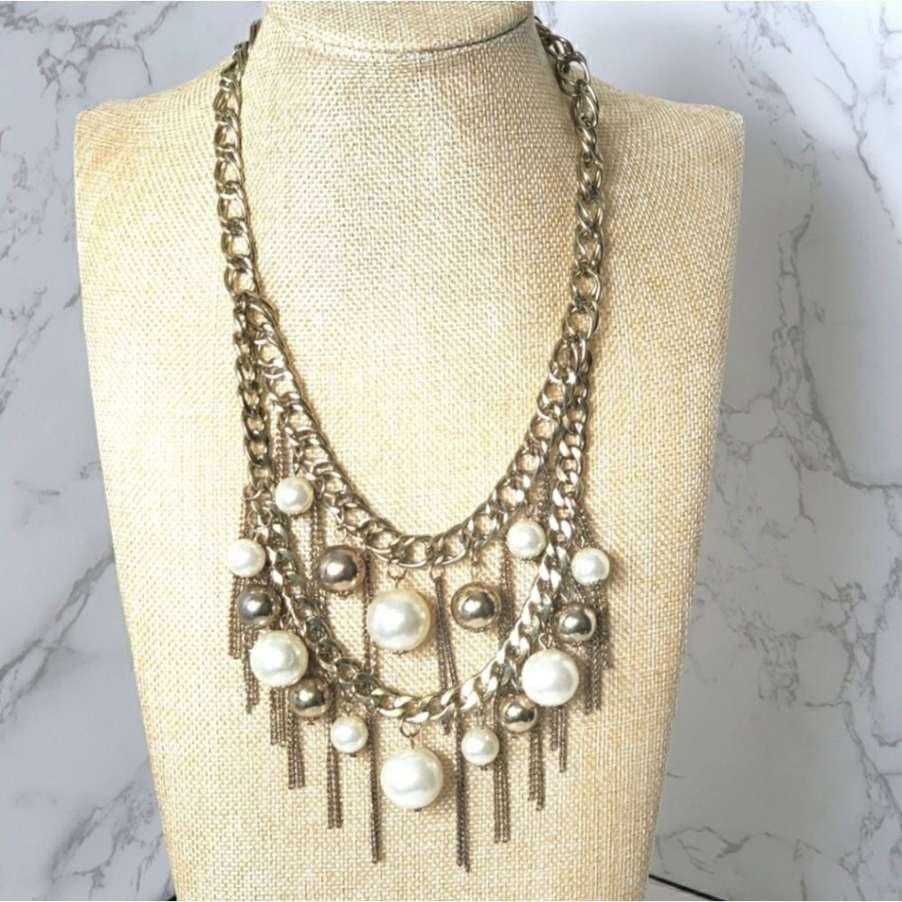 STATEMENT PIECE NECKLACE Bib Style Goldtone Faux Pearls